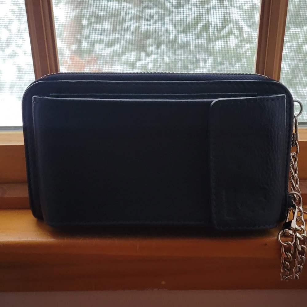 Vera Pelle Black Leather Phone Case with Chain - Picture 8 of 8